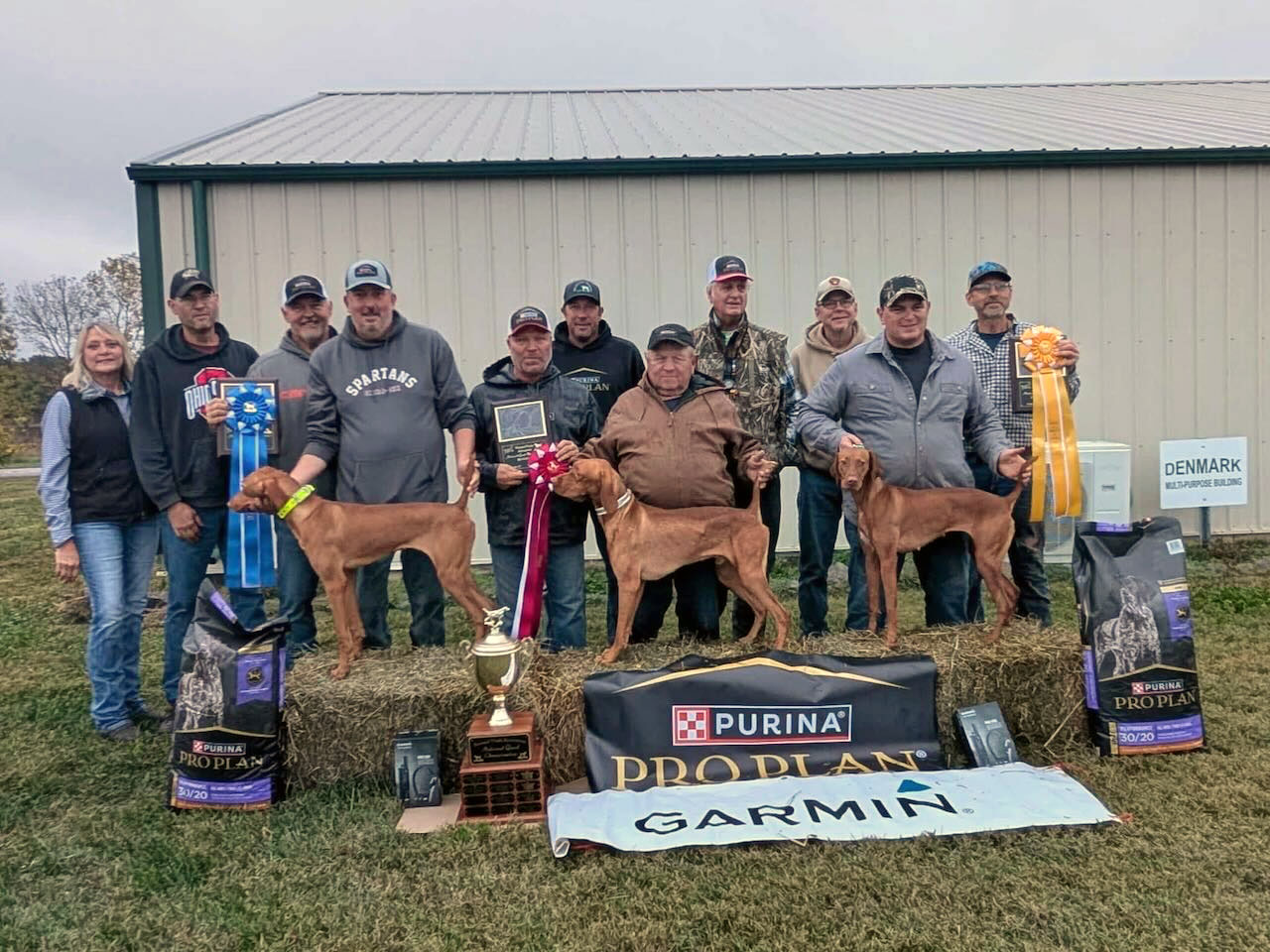 Champion Vizsla with trophy and ribbon